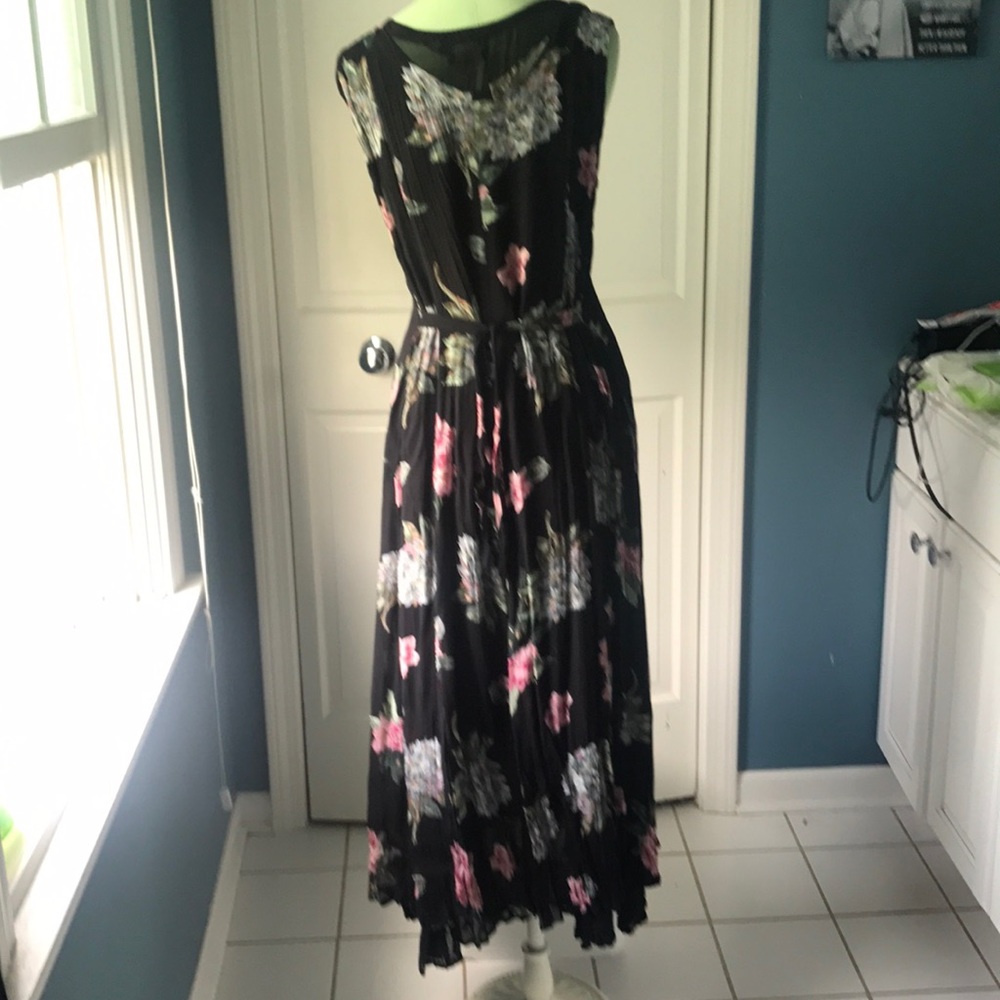 Dress - Picture 4 of 5